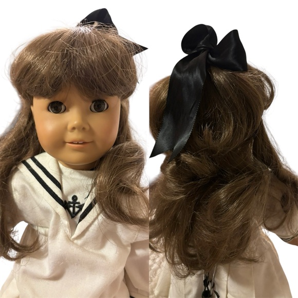 American Girl Samantha, Clothes, Wooden Stand and Pink Trunk - Picture 2 of 16